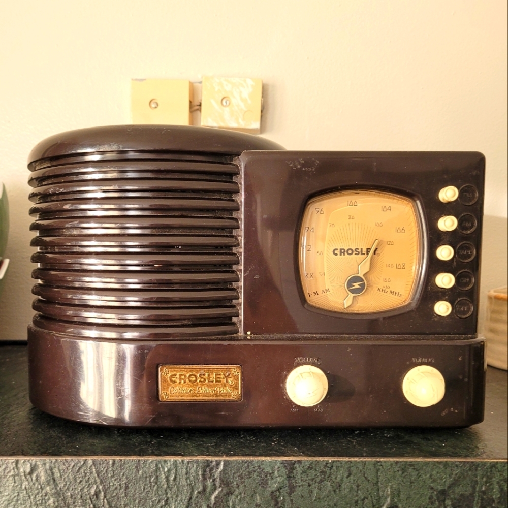 Crosley collector's edition radio